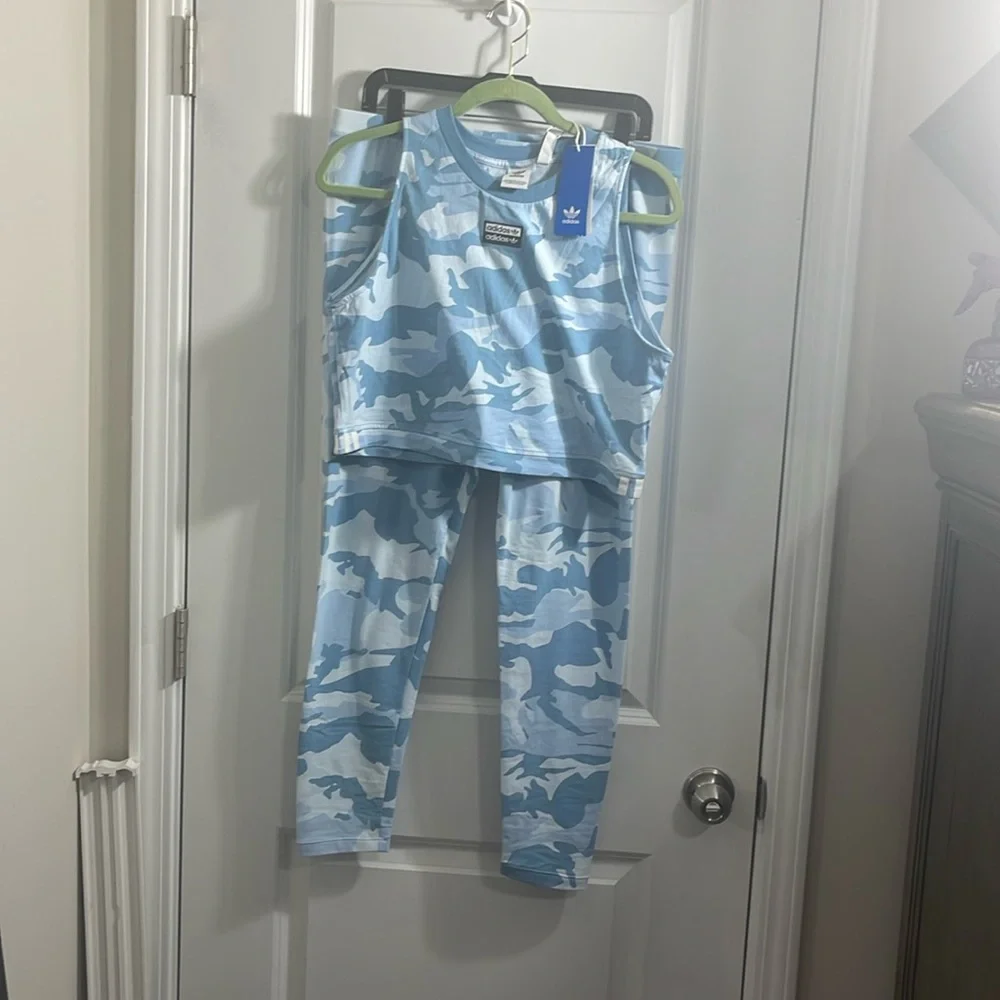 Adidas leggings with crop top - Picture 1 of 3